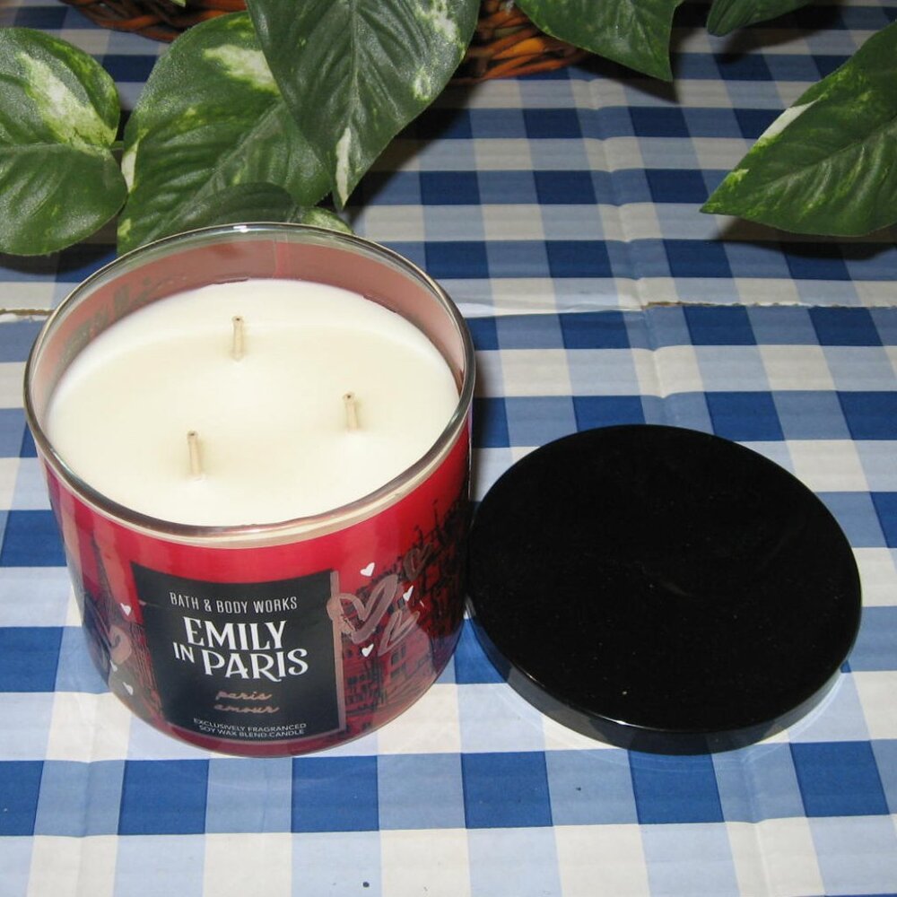 BBW Emily In Paris  3 Wick Candle  Paris Amour NEW NIB - Picture 5 of 8